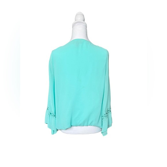 A.Byer turquoise bell sleeve blouse size M - Picture 3 of 4